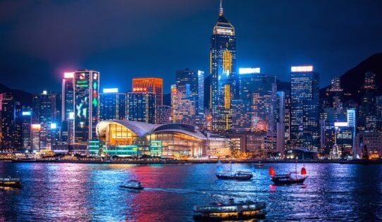 Hong Kong Resumes Discussion